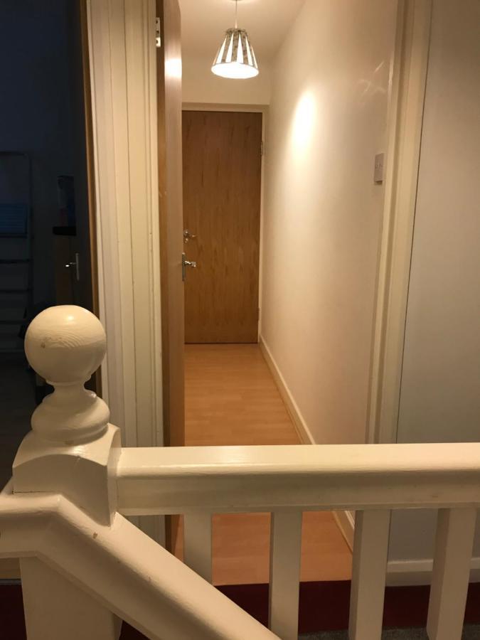 Large Private Room With En-Suite In The House For Professionals Staines-upon-Thames Luaran gambar