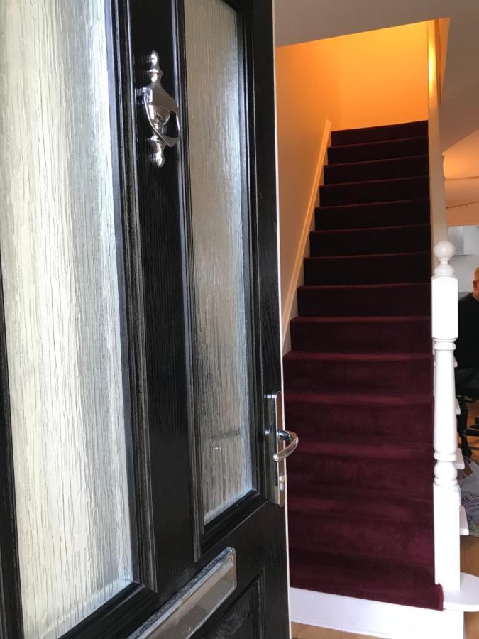 Large Private Room With En-Suite In The House For Professionals Staines-upon-Thames Luaran gambar