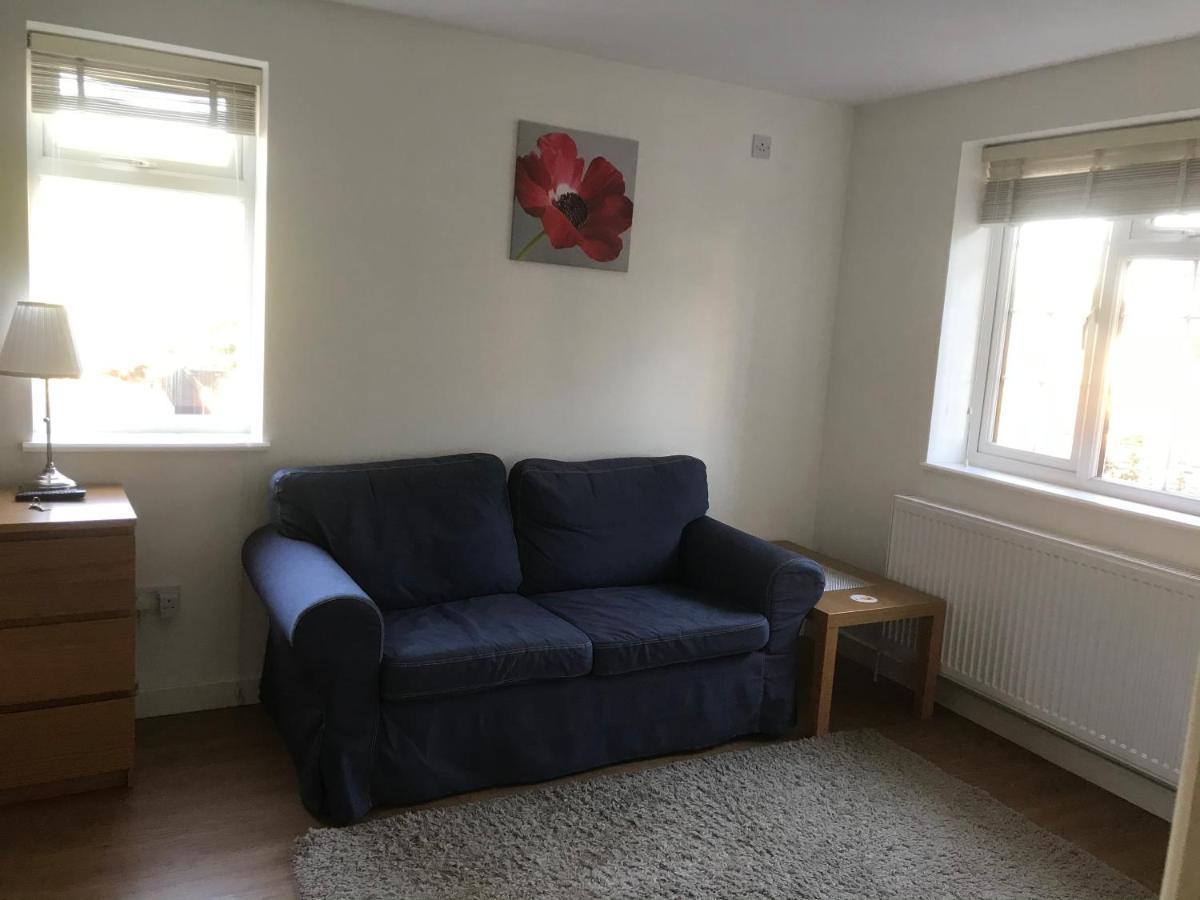 Large Private Room With En-Suite In The House For Professionals Staines-upon-Thames Luaran gambar